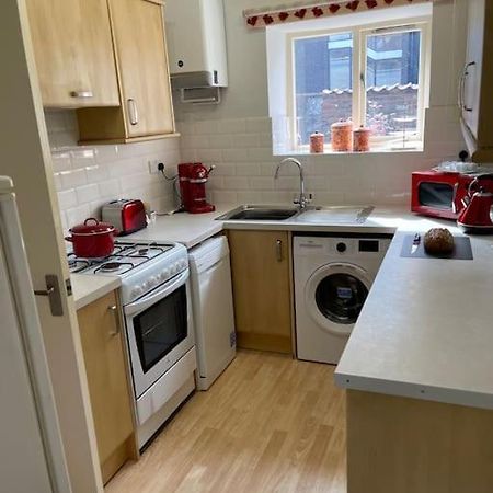 Centre Of Town House 3 Bedrooms Sleeps 5 And Infant Free Onsite Parking 2 Cars Кингс-Линн Экстерьер фото