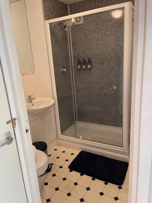 Centre Of Town House 3 Bedrooms Sleeps 5 And Infant Free Onsite Parking 2 Cars Кингс-Линн Экстерьер фото