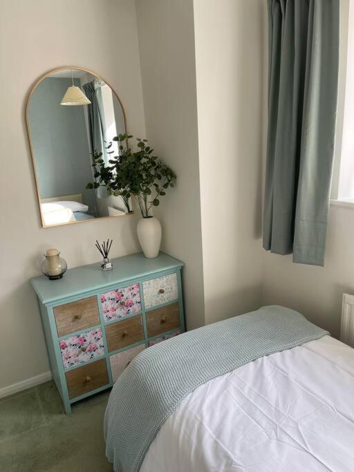 Centre Of Town House 3 Bedrooms Sleeps 5 And Infant Free Onsite Parking 2 Cars Кингс-Линн Экстерьер фото