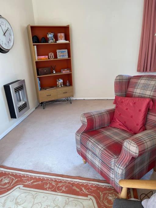 Centre Of Town House 3 Bedrooms Sleeps 5 And Infant Free Onsite Parking 2 Cars Кингс-Линн Экстерьер фото